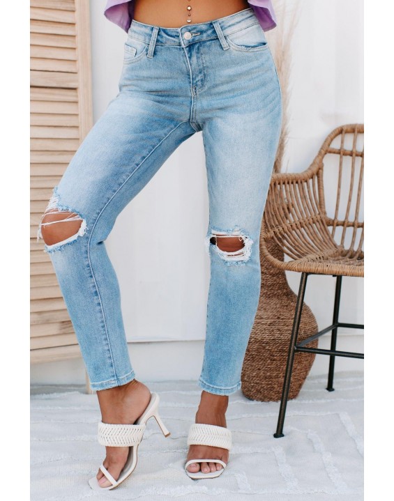 Vervet Straight Leg Distressed Jeans (Light)
